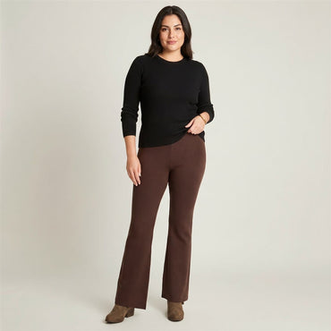 Pantalón Café Flare Tejido en modelo plus size