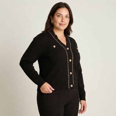 Cardigan Negro con Aplicación de Cadena Dorada en modelo plus size