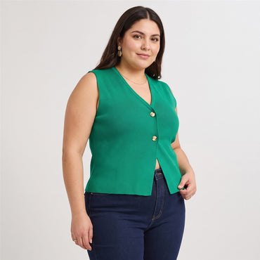 Cárdigan sin Mangas Escote V Verde en modelo plus size