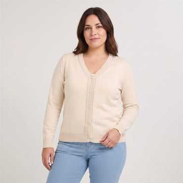 Cárdigan con Aplicación de Strass Beige en modelo plus size