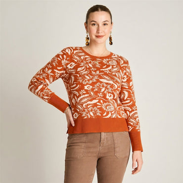 Sweater Terracota Estampado Escote Redondo en modelo plus size