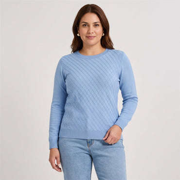 Sweater Escote Redondo con Diseño en Delantero Celeste en modelo plus size