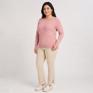 Sweater Escote Redondo con Diseño en Delantero Rosado en modelo plus size
