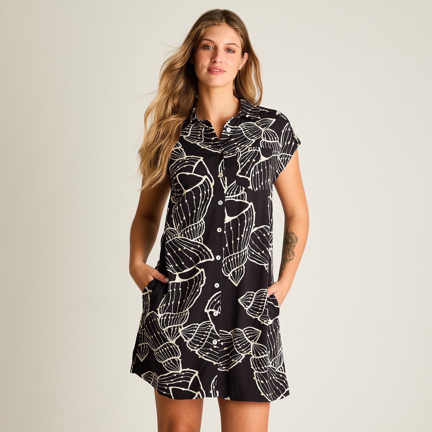 Vestido Corto Negro Elasticidad Media Sin Forro Calce