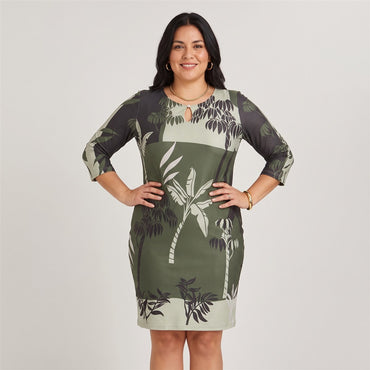 Vestido Corto Polyspandex Manga 3/4 Verde en modelo plus size