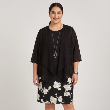 Vestido Corto Estampado Localizado Twin Set con Tapado y Collar Negro en modelo plus size