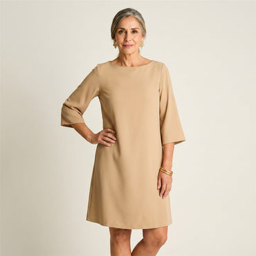 Vestido Midi Camel Manga 3/4 Clásico en modelo adulta