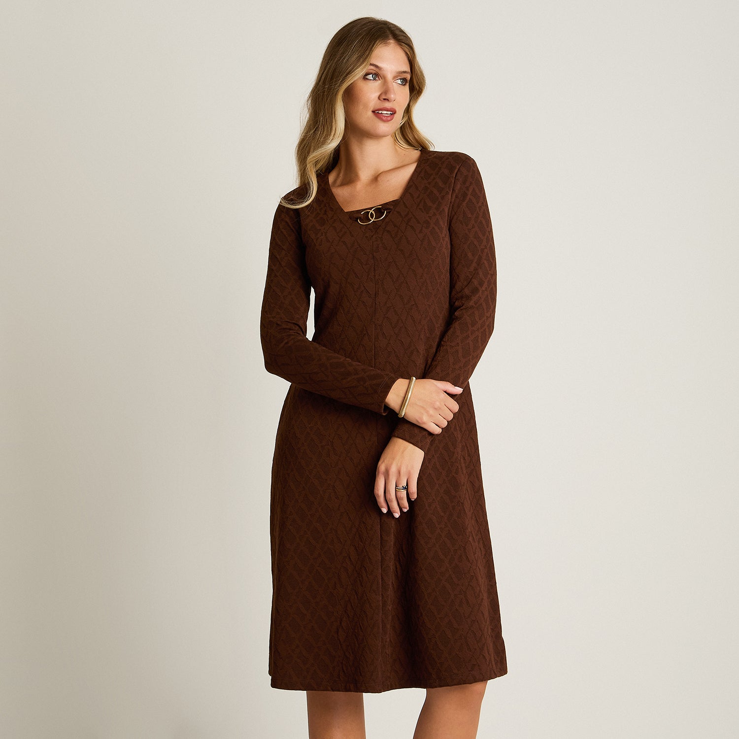 Vestido Midi Cafe Midi Elasticidad Media Con Forro Calce Normal Tela Camant