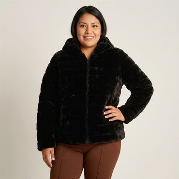 Chaqueta Negra de Peluche con Gorro y Cierre en modelo plus size