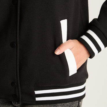 Chaqueta Bomber Con Aplicaciones En Contraste Negro