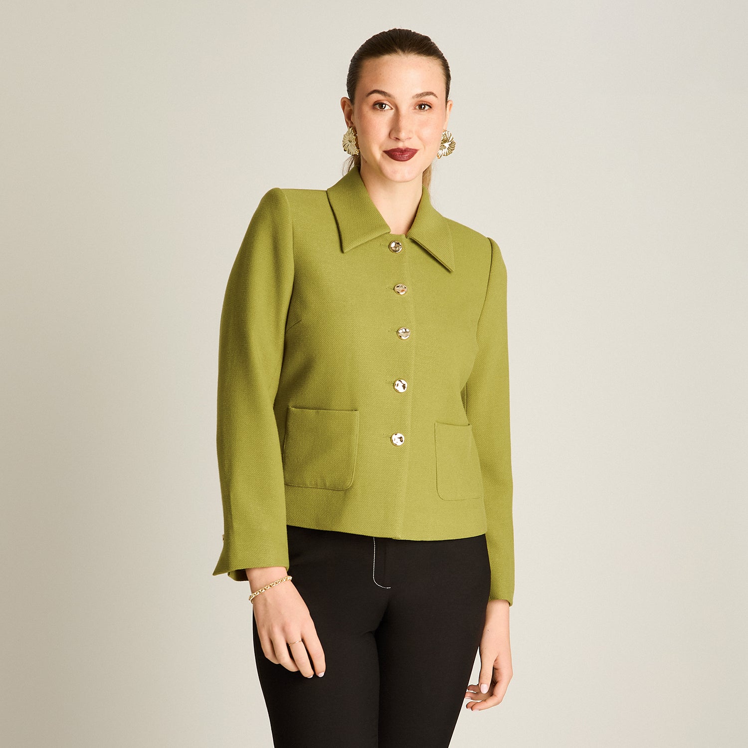 Casaca Pistacho Manga Larga Elasticidad Nula Con Forro Calce Normal Tela Plano