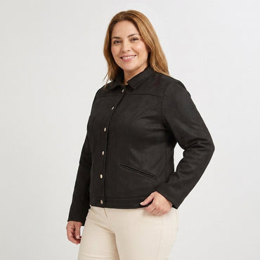 Casaca de Suede Texturado Negro en modelo plus size