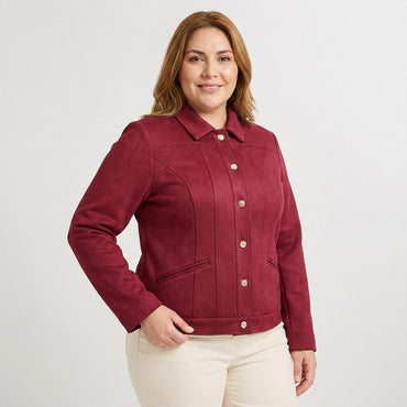 Casaca de Suede Texturado Rojo en modelo plus size