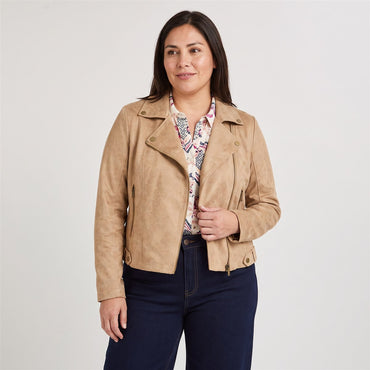 Casaca Biker de Suede Camel en modelo plus size