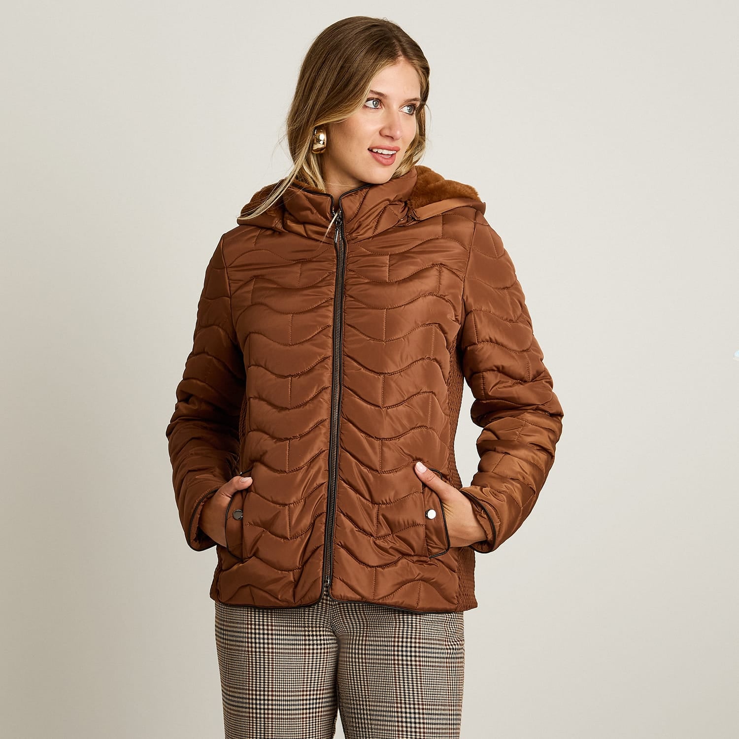 Parka Camel Manga Larga Elasticidad Nula Con Forro Calce Normal Tela Plano