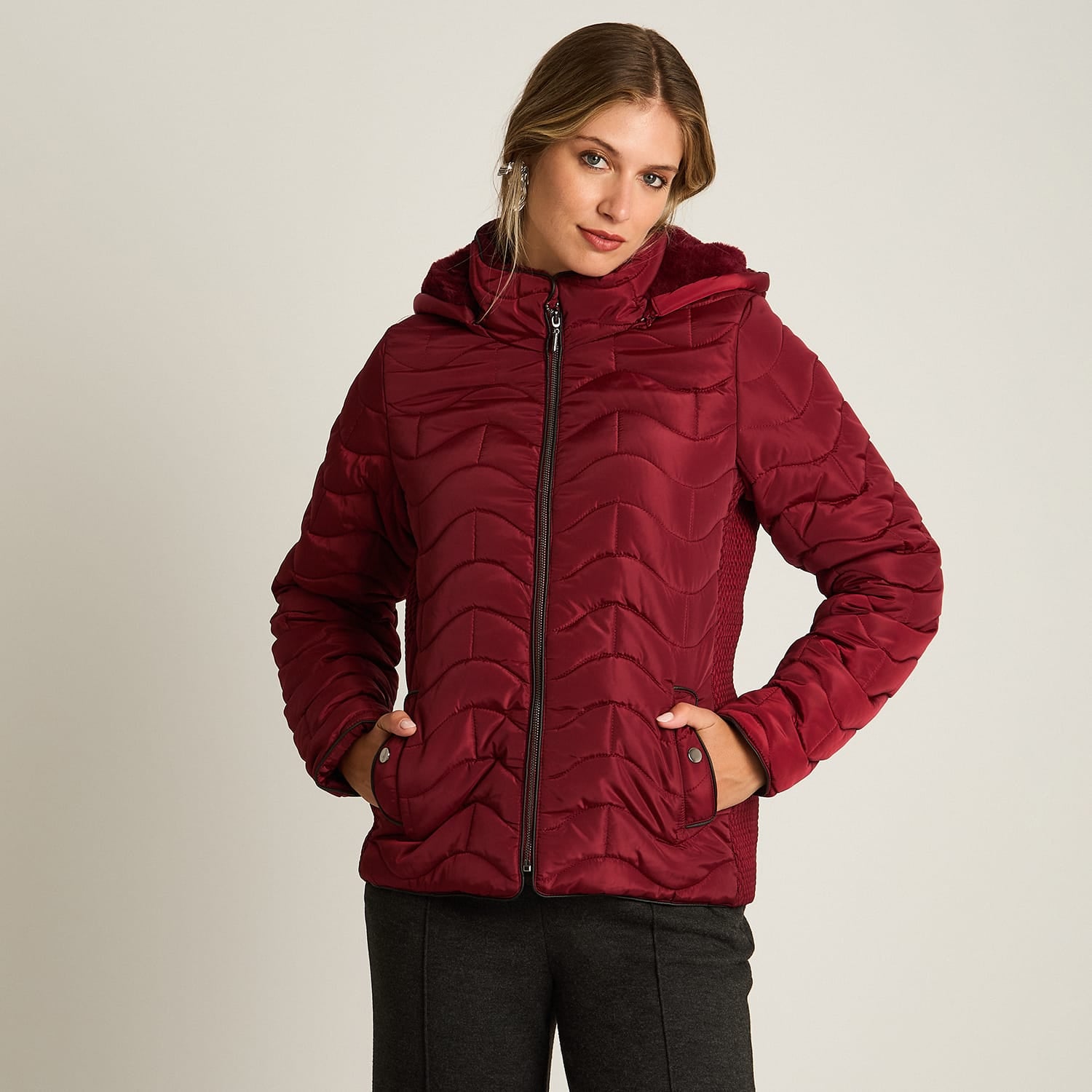 Parka Rojo Manga Larga Elasticidad Nula Con Forro Calce Normal Tela Plano