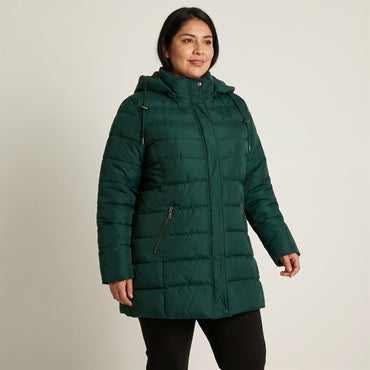 Parka Larga Verde con Gorro y Diseño Quilted en modelo plus size
