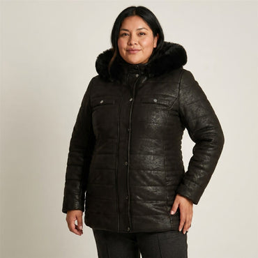 Parka Negra Suede Texturizado con Gorro Peludo y Forro en modelo plus size