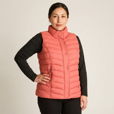 Parka Sin Mangas Diseño Quilted en modelo plus size