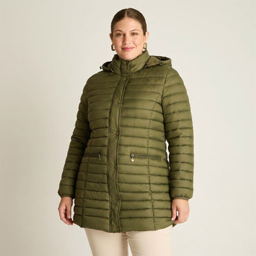 Parka Larga Verde con Diseño Quilted y Gorro Desmontable en modelo plus size
