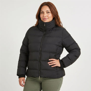 Parka corta negra con detalle de tejido en mangas y cuello en modelo plus size