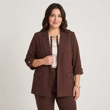 Blazer Manga 3/4 Bolsillos con Solapa Café en modelo plus size