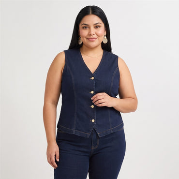 Casaca Denim sin Mangas con Botones Dorados Azul en modelo plus size