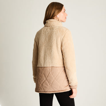 Polerón Coral Fleece Con Detalles En Quilted Beige