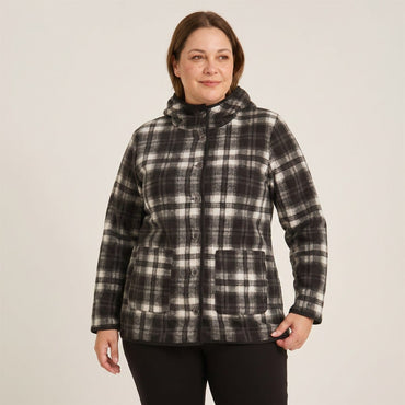 Polerón Polar Negro con Estampado a Cuadros en modelo plus size
