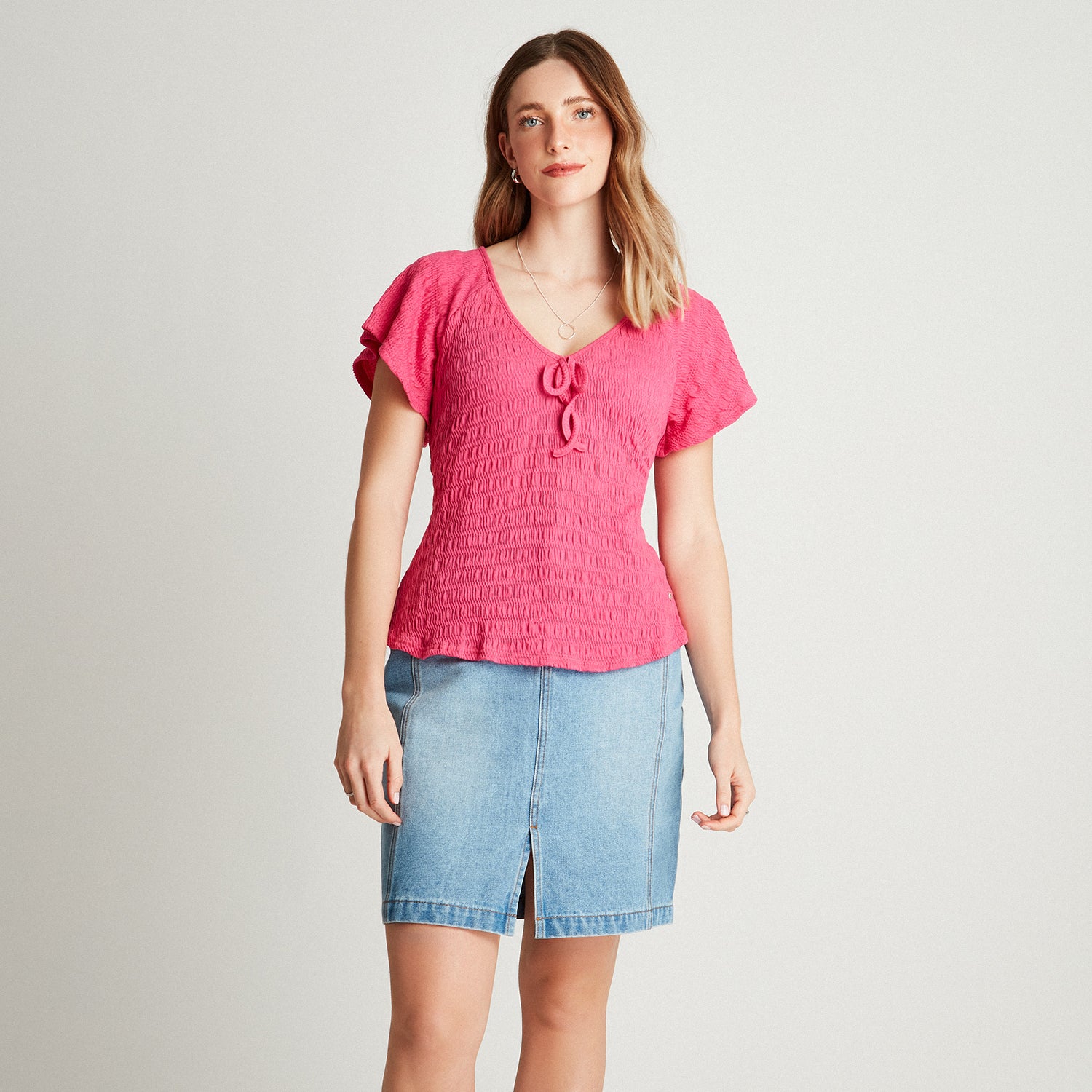 Polera Fucsia Manga Corta Con Fruncido En Escote