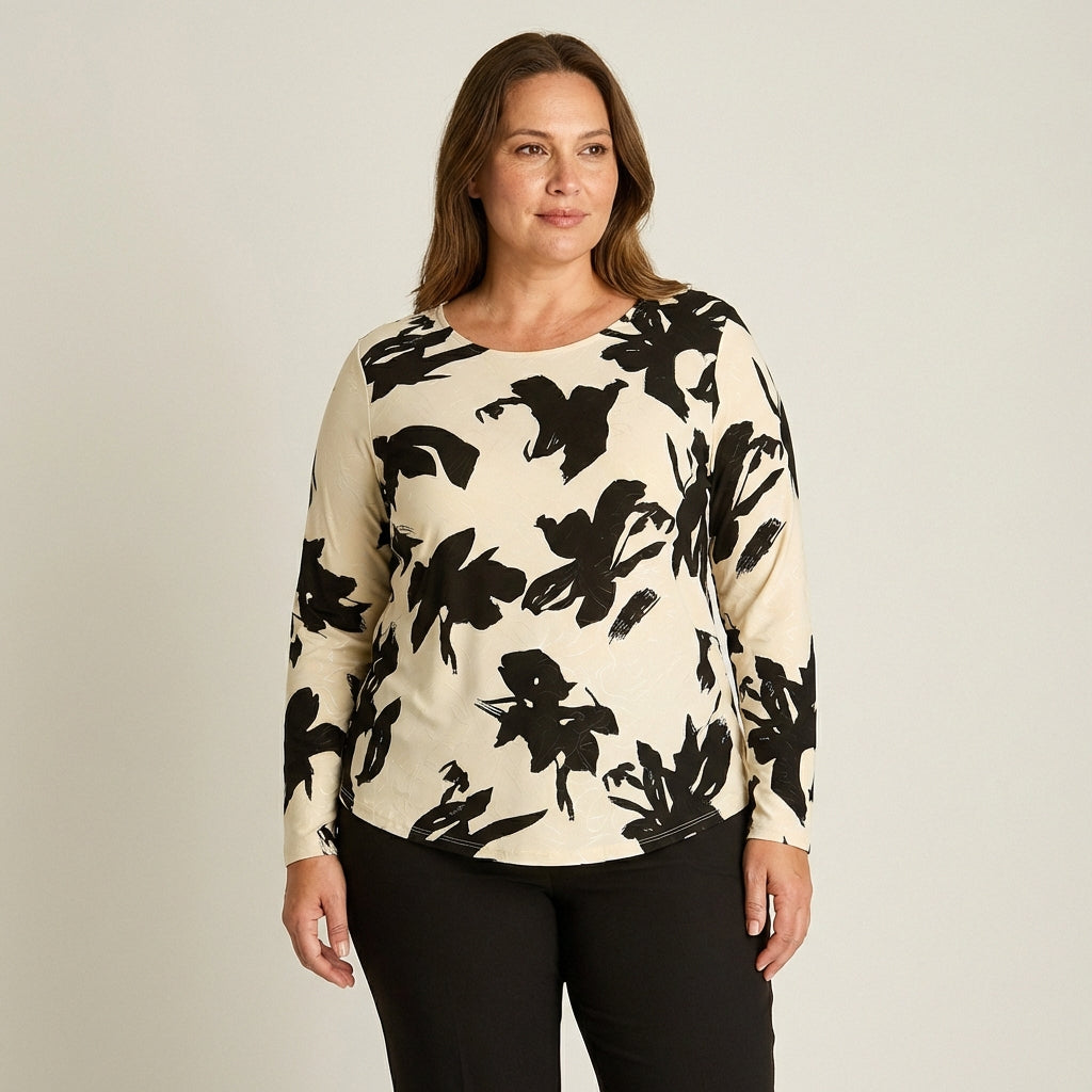 Polera Negra Manga Larga Estampada con Cuello Redondo y Collar