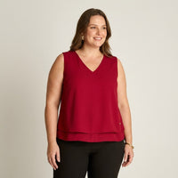 Blusa Sin Mangas Rojo oscuro con Doble Capa y Escote V en modelo plus size