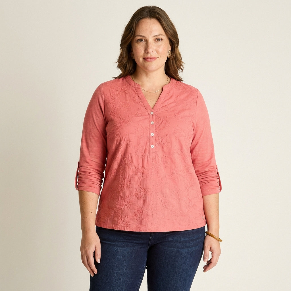 Polera Rosada Manga Larga con Cuello Mao y Detalles Bordados