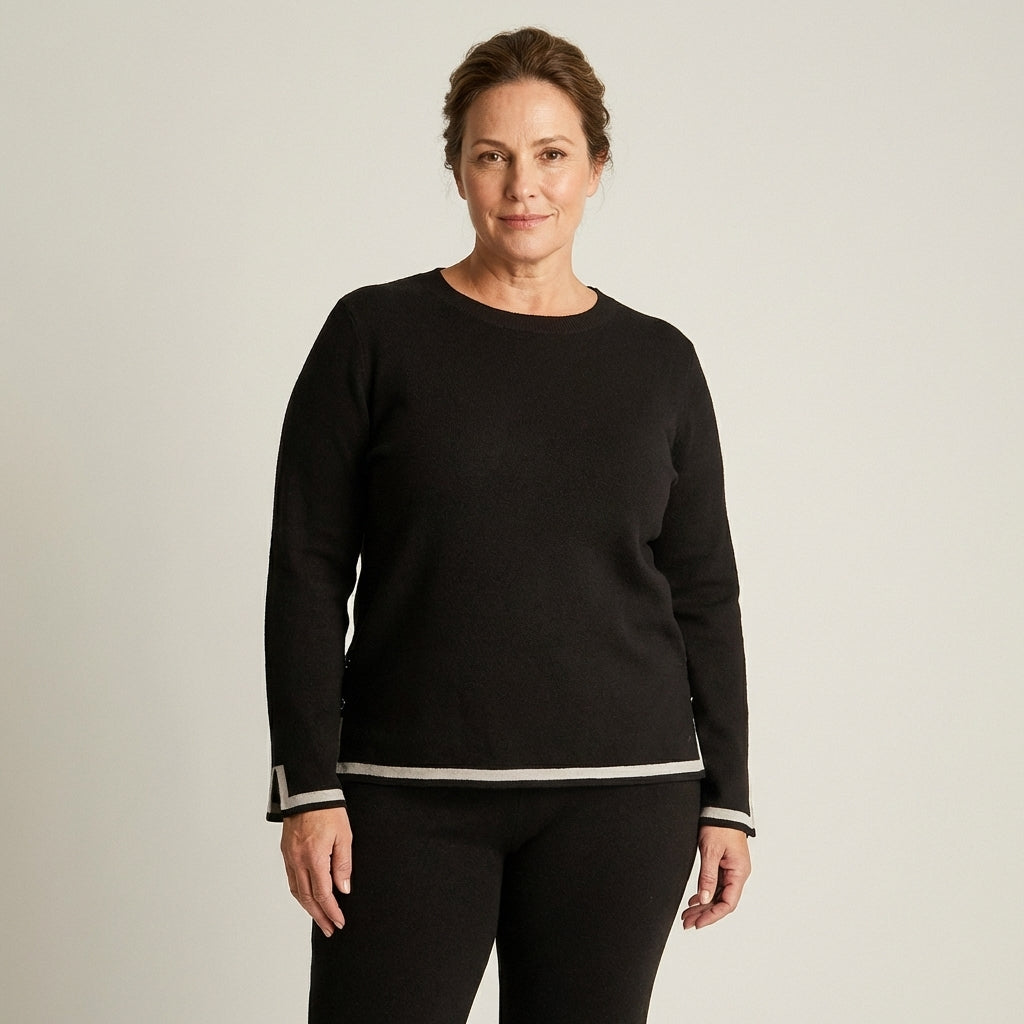 Sweater Negro con Detalle de Franja en Contraste en Tejido