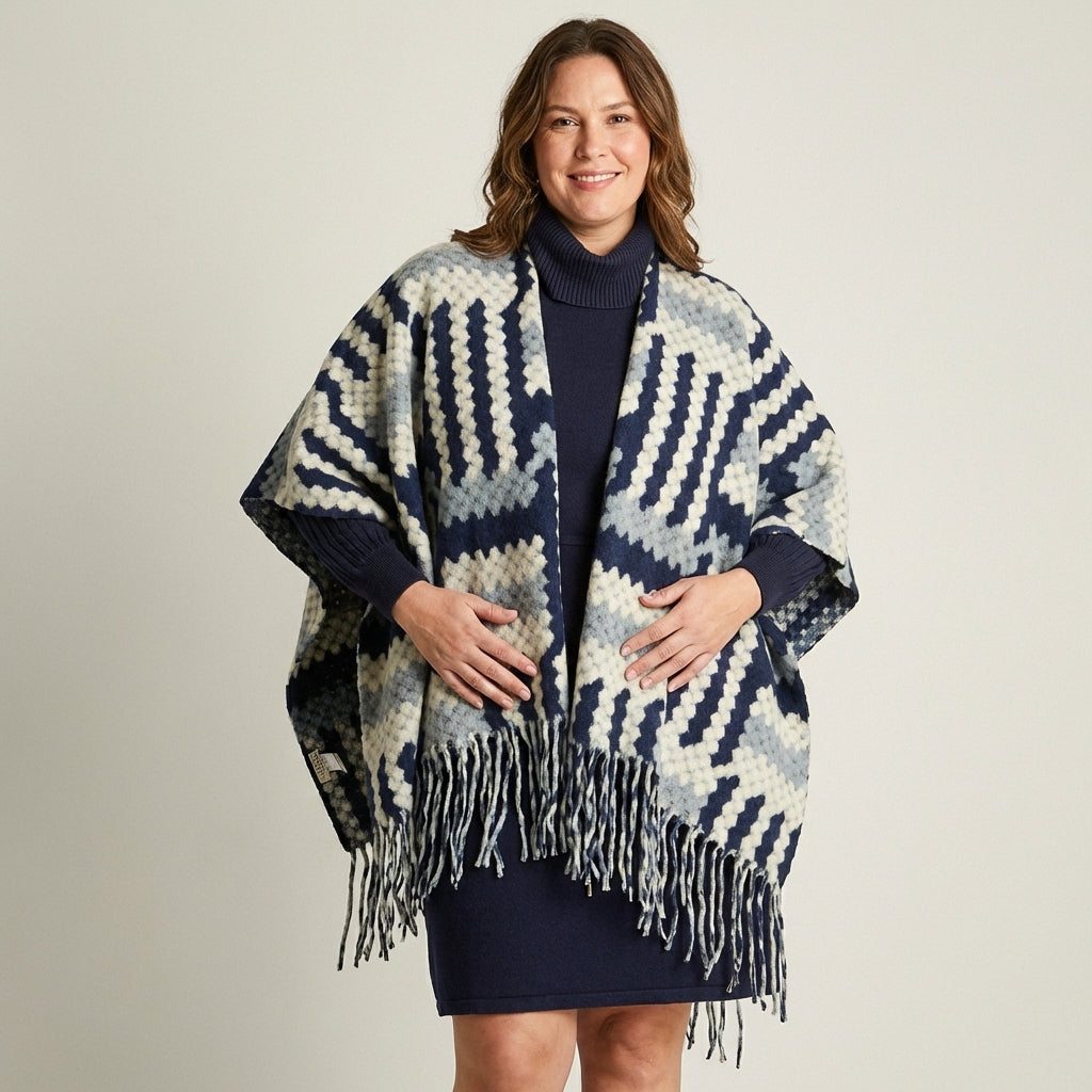 Poncho Azul con Estampado Geométrico y Flecos en Tejido