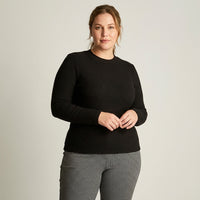 Polera Negra Lanilla Cuello Alto Manga Larga Básica en modelo plus size