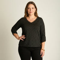 Polera Negra Manga Larga Roll Up con Cuello V y Aplicaciones