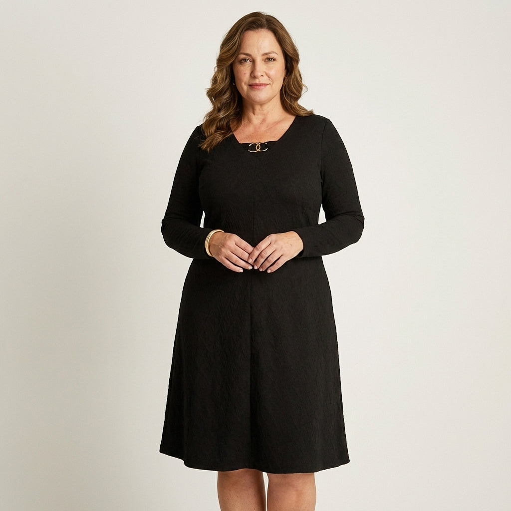 Vestido Midi Negro en Lanilla con Escote en V y Detalle Dorado