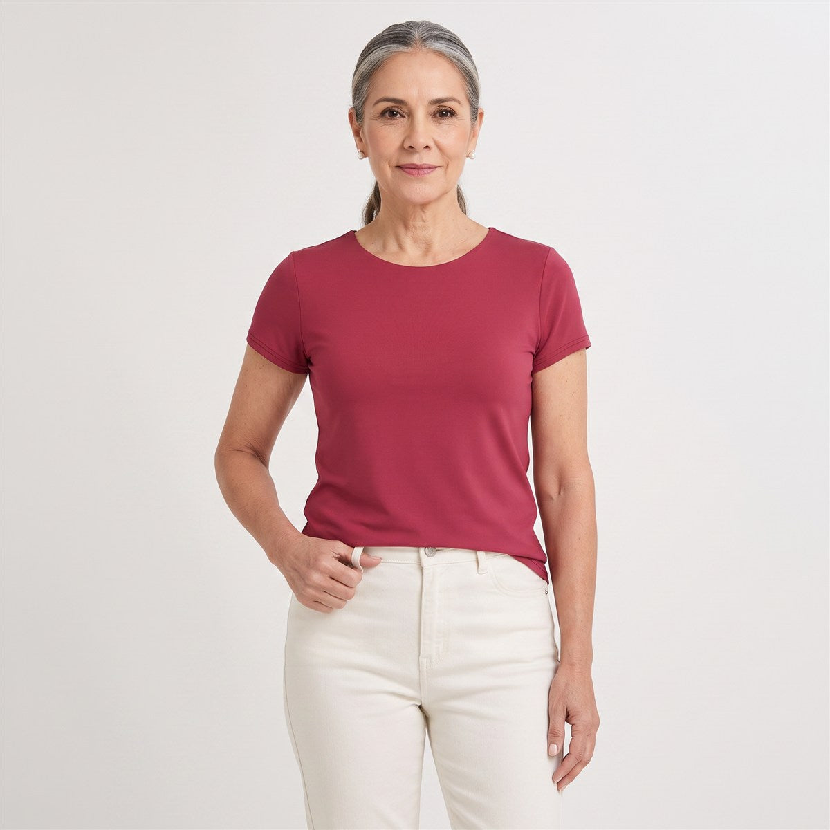 Polera Manga Corta Básica Lisa Rojo en modelo adulta