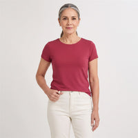Polera Manga Corta Básica Lisa Rojo en modelo adulta