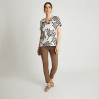 Polera Manga Corta Estampado Floral Negro