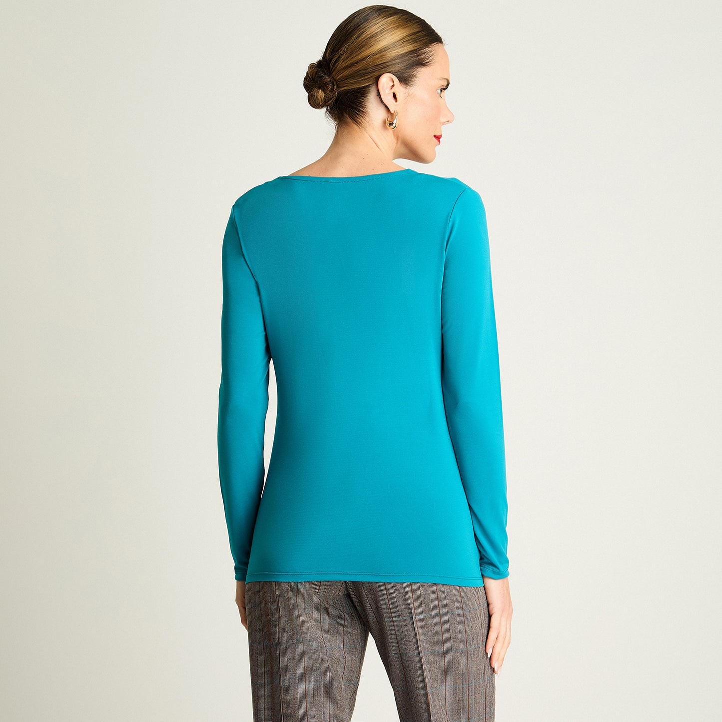 Polera Manga Larga Escote V Con Tachas Petróleo Lorenzo Di Pontti