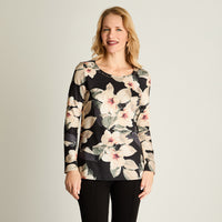 Polera Estampada Escote Redondo Con Tachas Negro