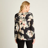 Polera Estampada Escote Redondo Con Tachas Negro