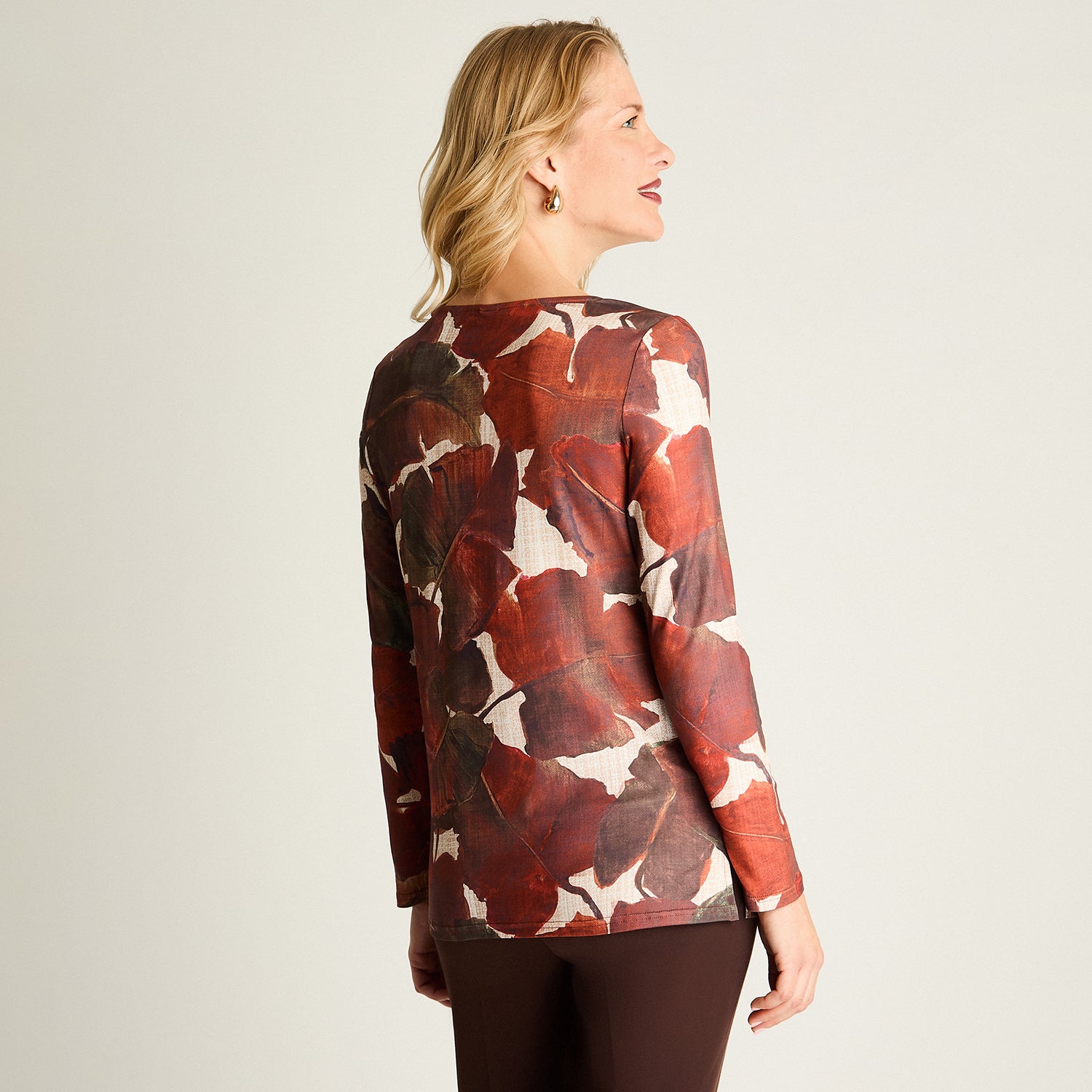 Polera Estampada Escote Redondo Con Tachas Terracota
