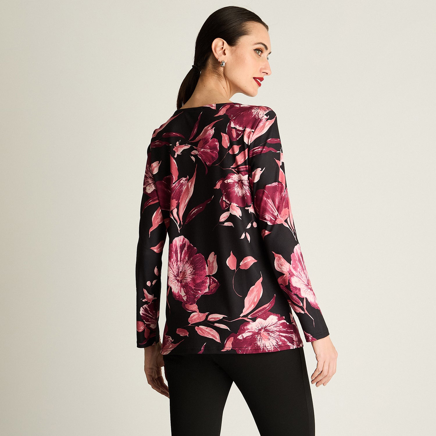Polera Estampada Escote Redondo Con Tachas Burdeo