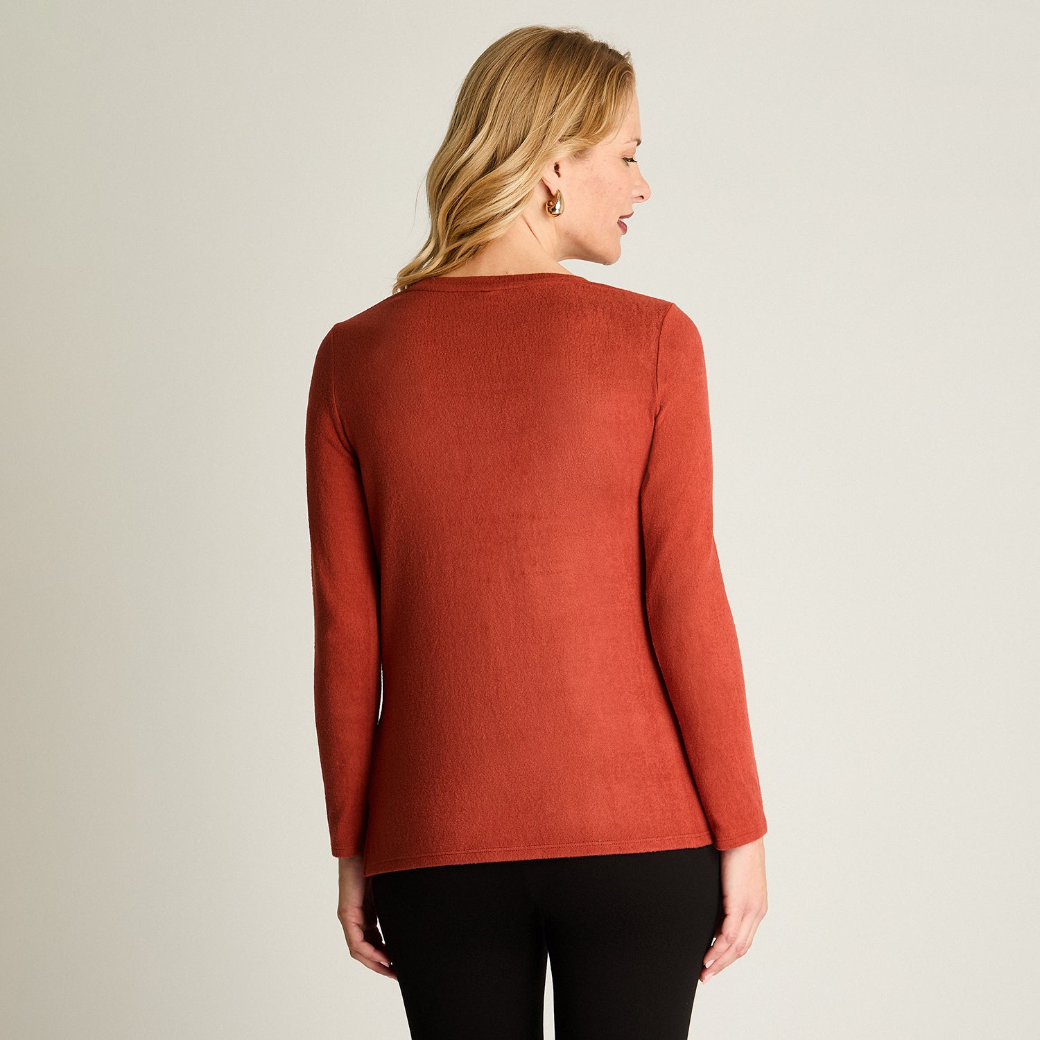Polera Lanilla Escote Redondo Estampada Con Tachas Terracota
