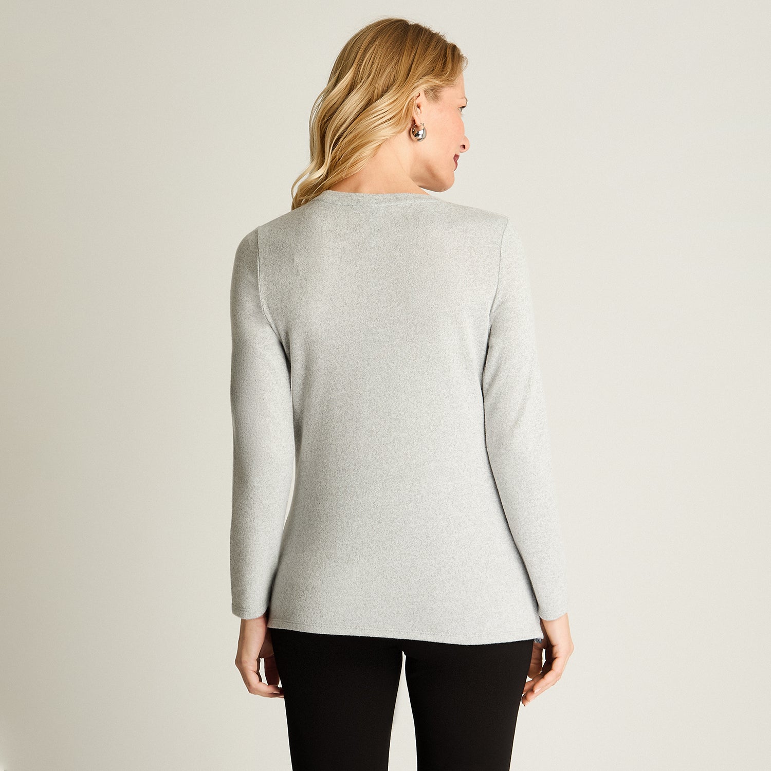 Polera Lanilla Escote Redondo Estampada Con Tachas Gris