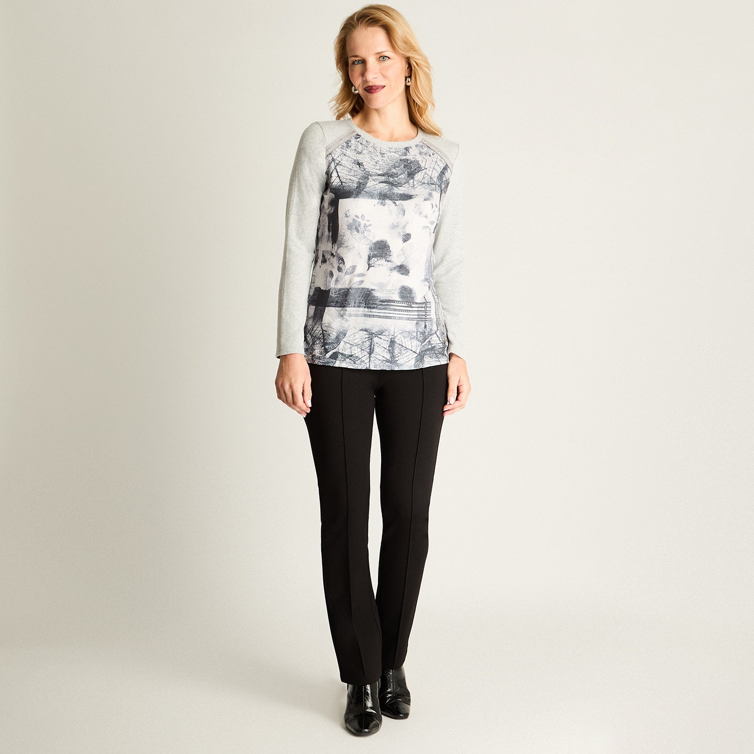 Polera Lanilla Escote Redondo Estampada Con Tachas Gris