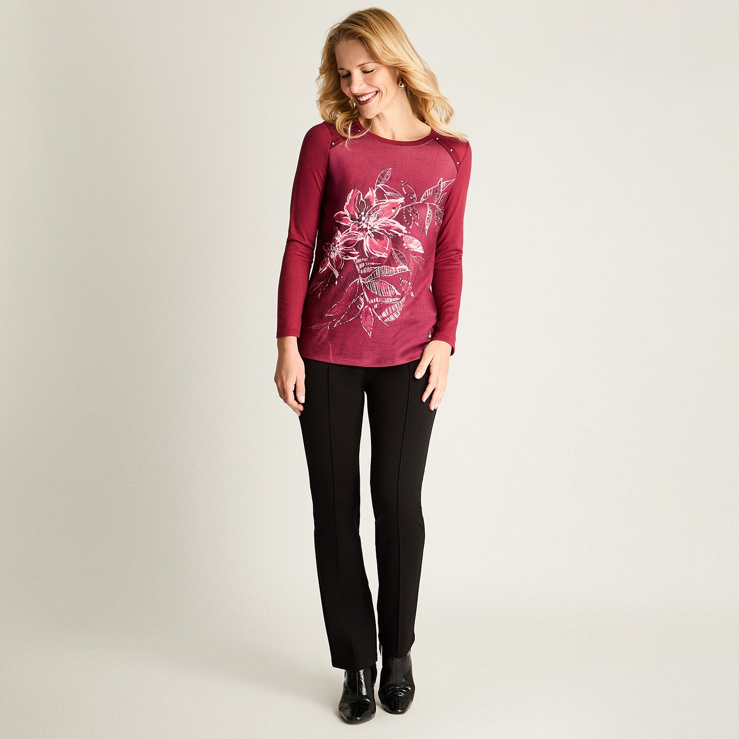Polera Lanilla Escote Redondo Estampada Con Tachas Burdeo
